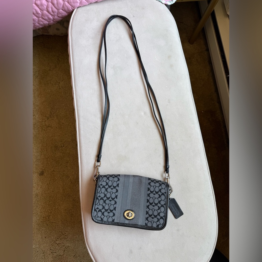 ❤️❤️Rare Y2K Coach signature print crossbody bag
